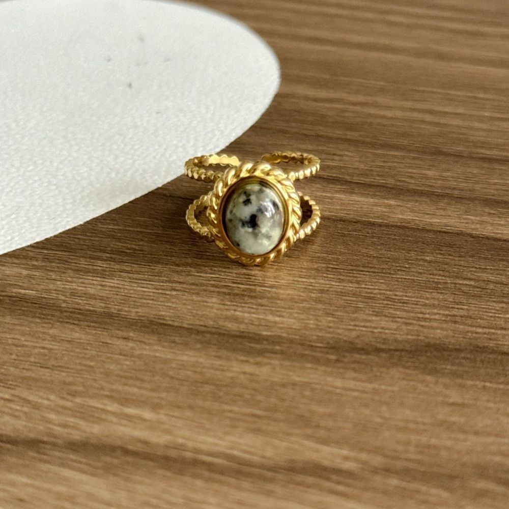 Gold and Black Stone Ring Q606 - Picture 3 of 6
